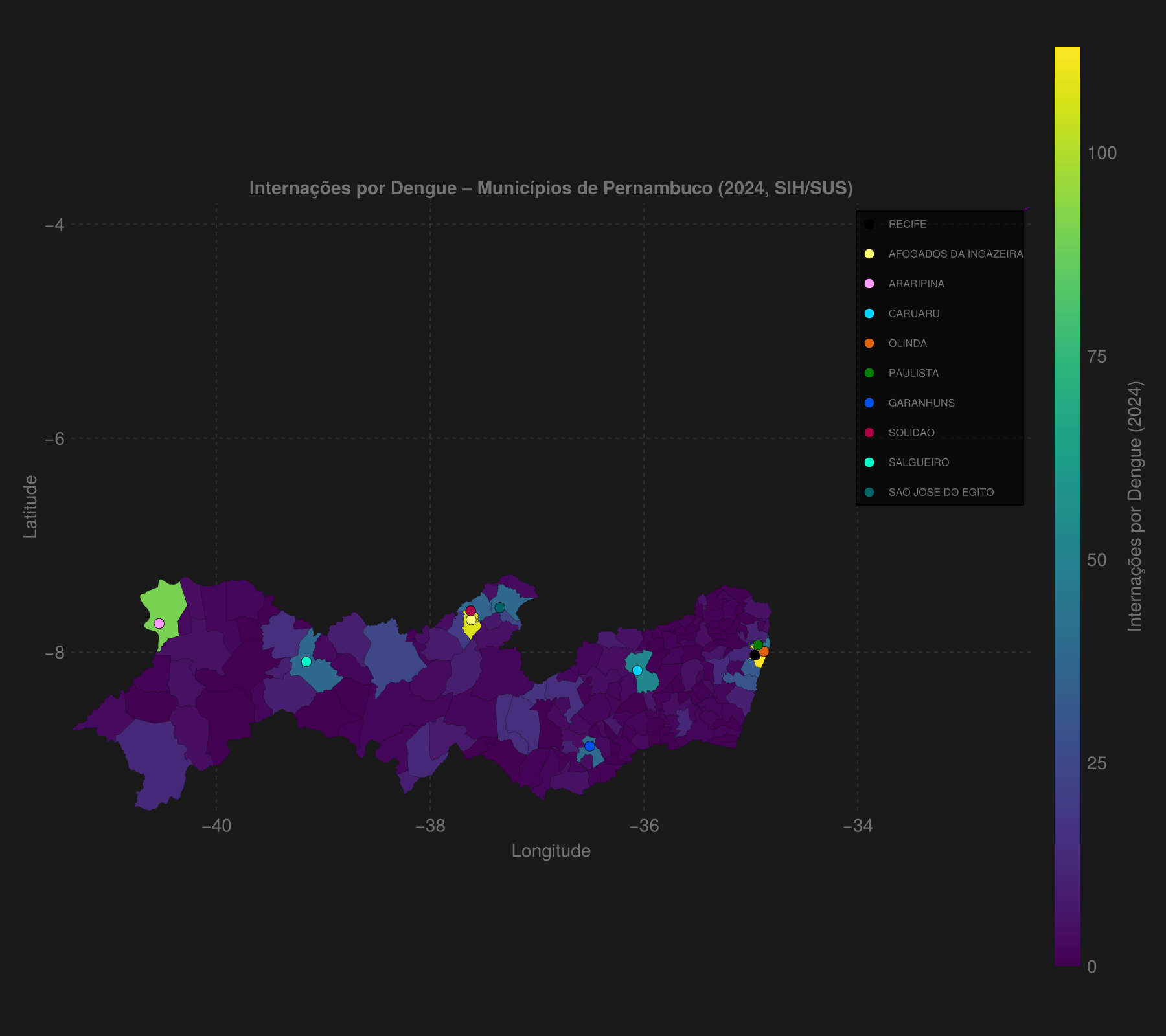 Mapa de Pernambuco mostrando a incidência de internações por dengue em cada município para o ano de 2024. Uma legenda destaca os 10 municípios com mais casos.